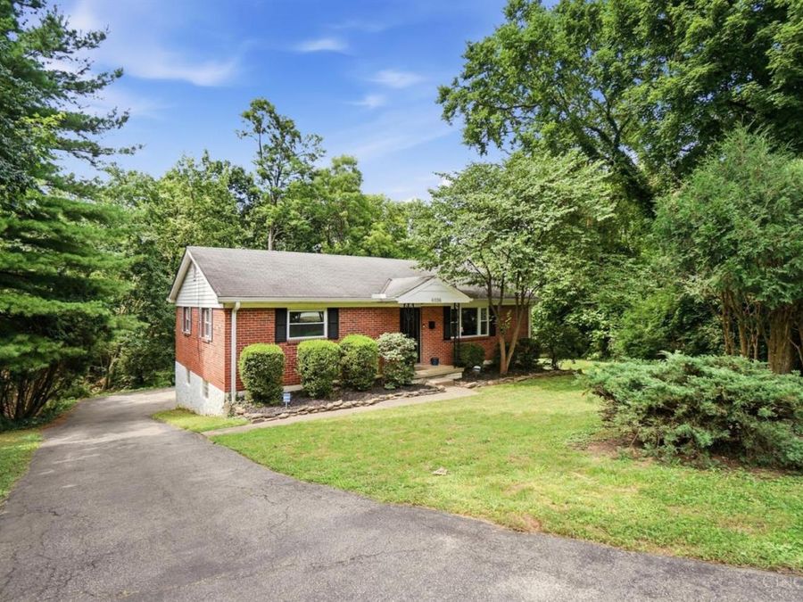 6038 Stanhill Court, Cincinnati, OH 45230 Photo 4