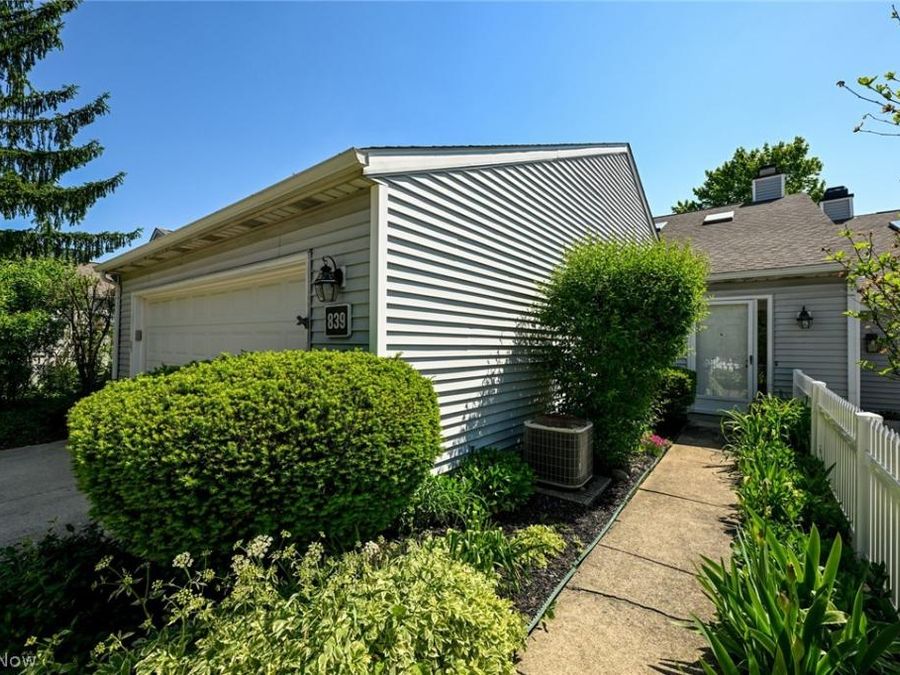 839 Sutton Place , Akron, OH 44313 Photo 1