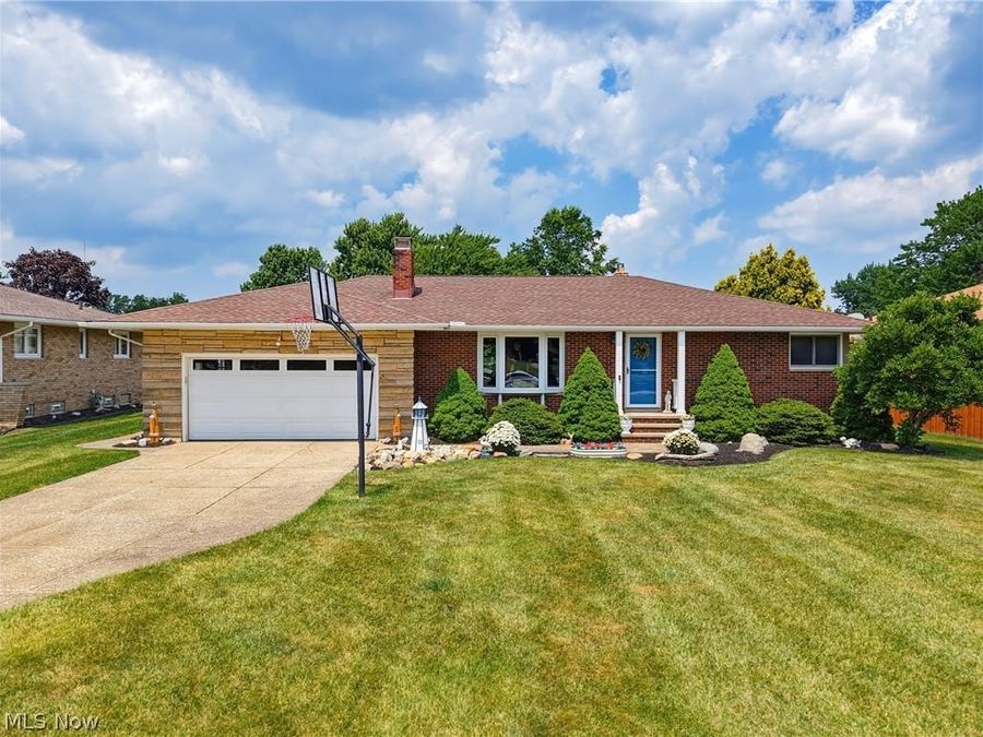 855 Nemet Drive , Seven Hills, OH 44131 Photo 1