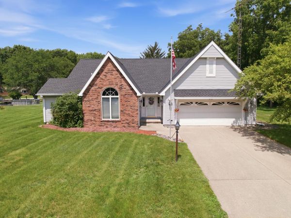 2160 Park Circle , Dixon, IL 61021
