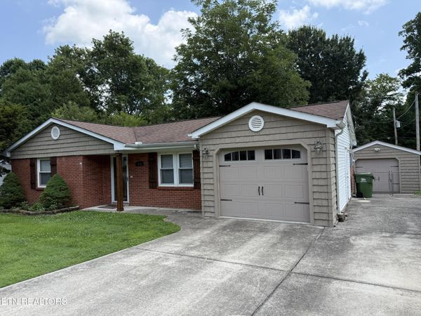 212 Barnes Ave, Maryville, TN 37803