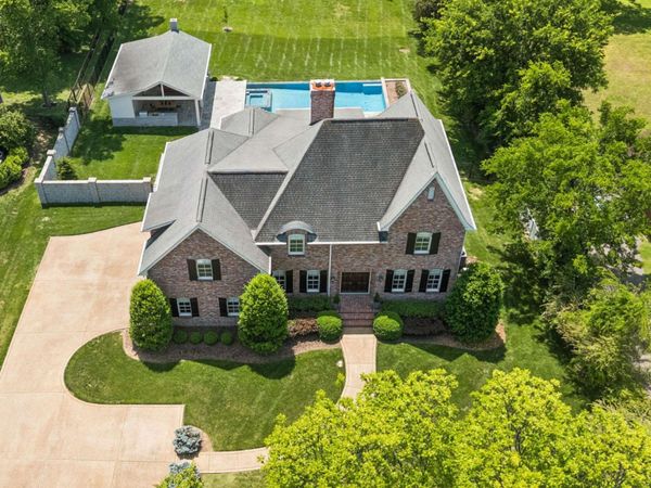 755 Bresslyn Rd , Nashville, TN 37205