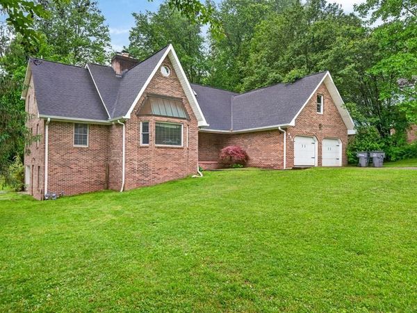 866 Pen Oak Dr , Cookeville, TN 38501