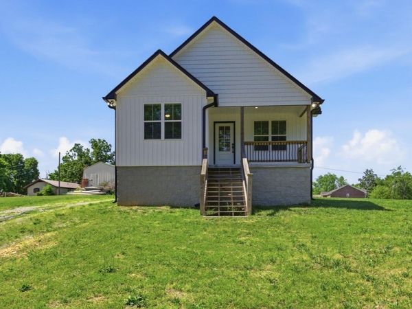 530 S Oak St , Hohenwald, TN 38462