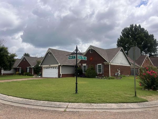 3700 N SUNGATE DR, Bartlett, TN 38135