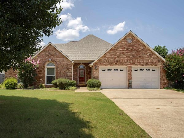 306 Prosperity Way, Muscle Shoals, AL 35661