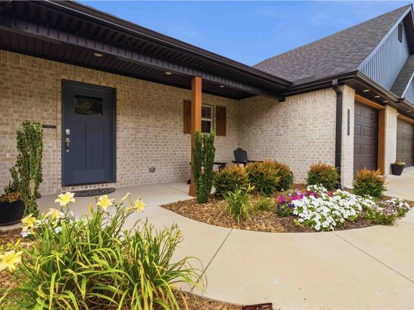 1045 W Garland Street , Siloam Springs, AR 72761