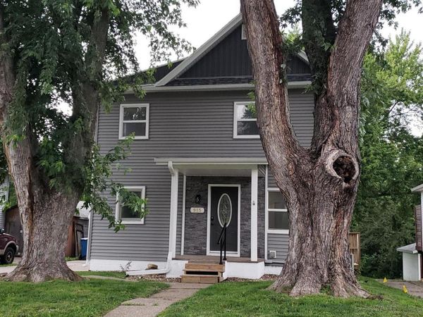 915 NEWELL, Muscatine, IA 52761