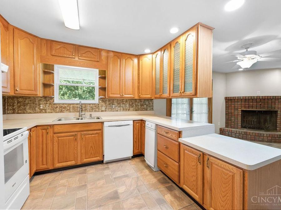 9334 Meadow Ridge Drive, West Chester, OH 45241 Photo 12