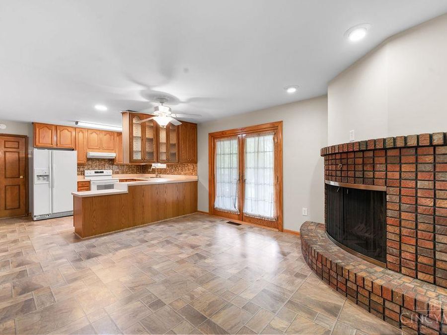 9334 Meadow Ridge Drive, West Chester, OH 45241 Photo 14