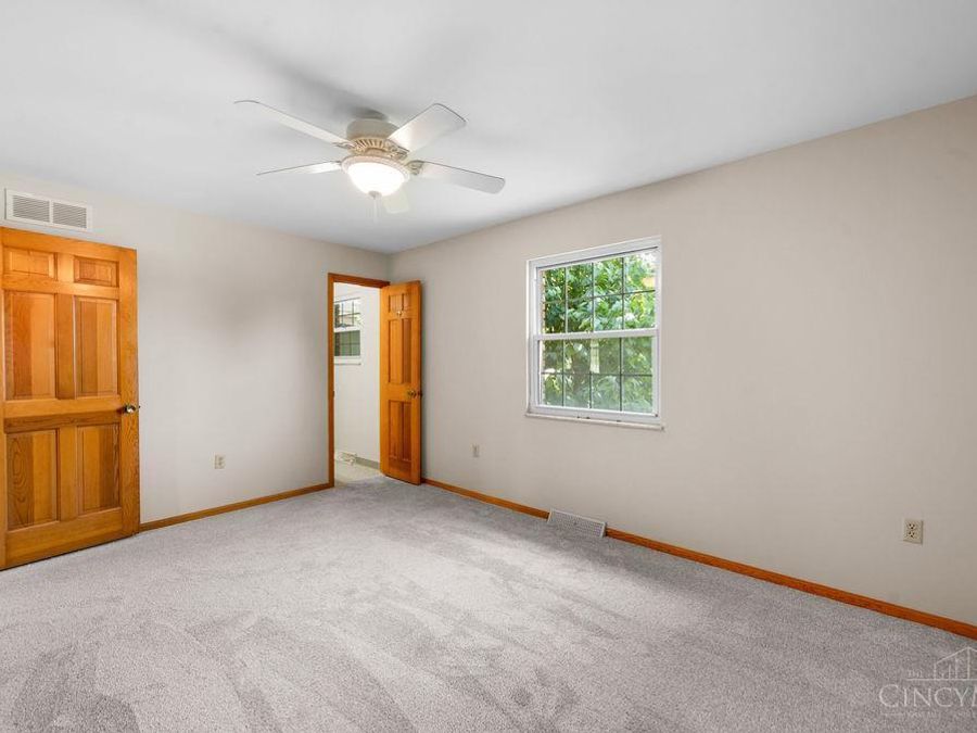 9334 Meadow Ridge Drive, West Chester, OH 45241 Photo 16