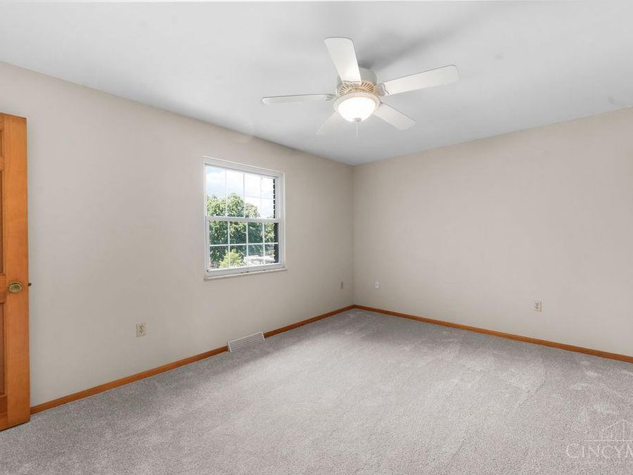 9334 Meadow Ridge Drive, West Chester, OH 45241 Photo 17