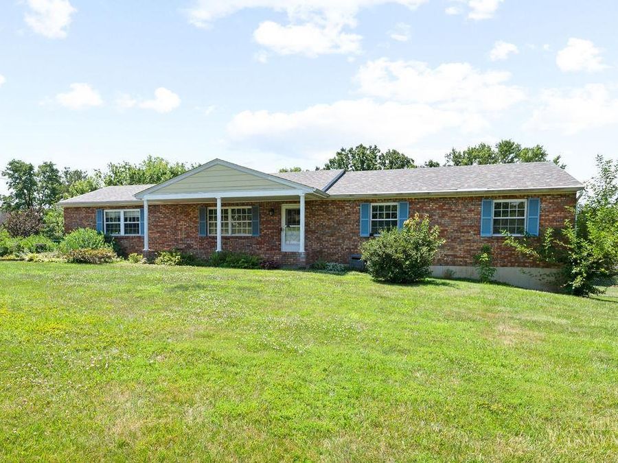 9334 Meadow Ridge Drive, West Chester, OH 45241 Photo 2