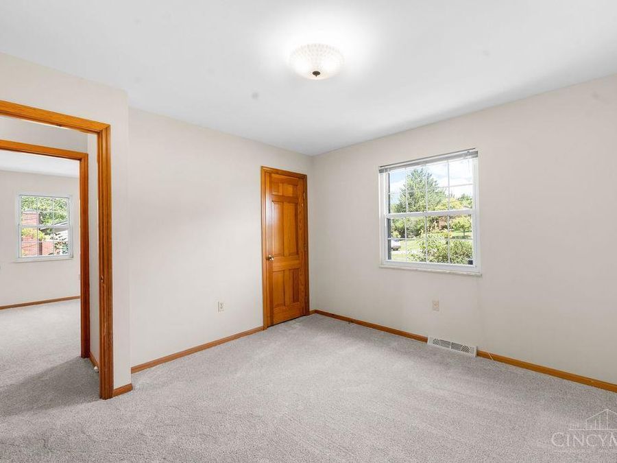 9334 Meadow Ridge Drive, West Chester, OH 45241 Photo 23
