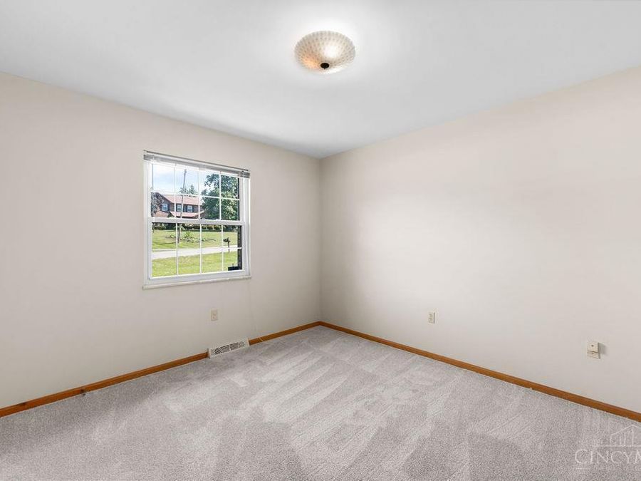 9334 Meadow Ridge Drive, West Chester, OH 45241 Photo 24