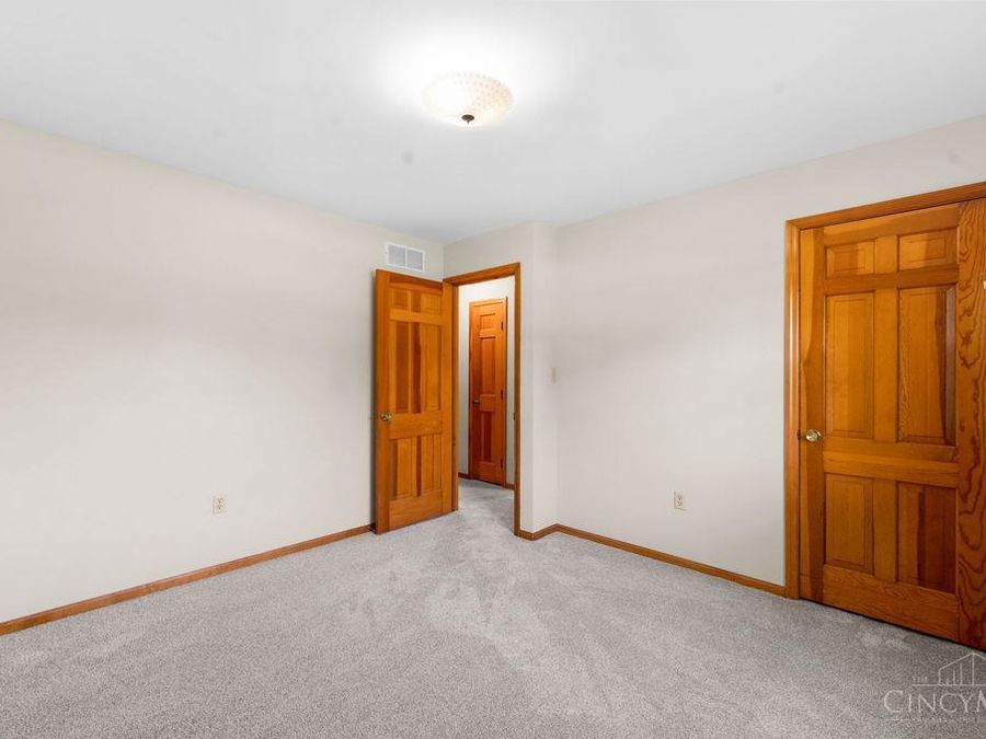 9334 Meadow Ridge Drive, West Chester, OH 45241 Photo 25