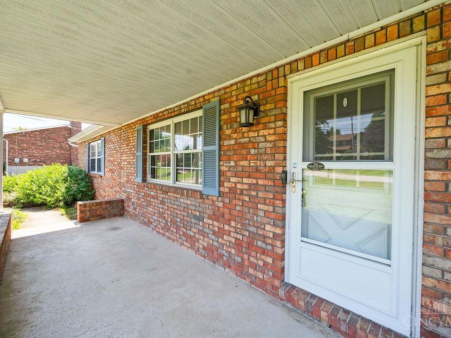 9334 Meadow Ridge Drive, West Chester, OH 45241 Photo 4
