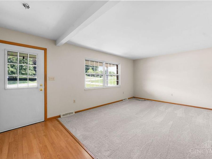 9334 Meadow Ridge Drive, West Chester, OH 45241 Photo 5