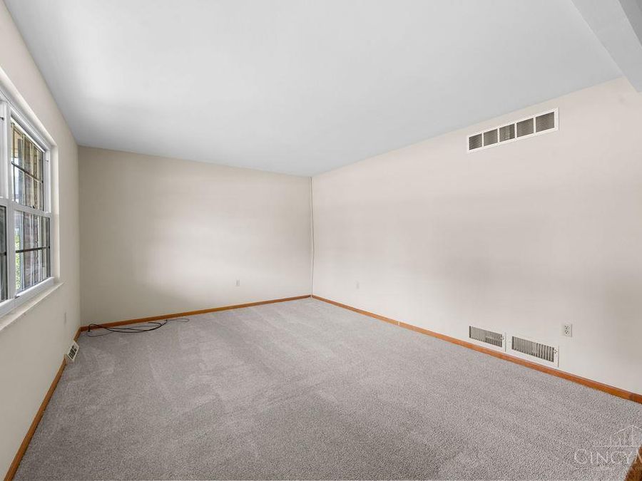 9334 Meadow Ridge Drive, West Chester, OH 45241 Photo 6