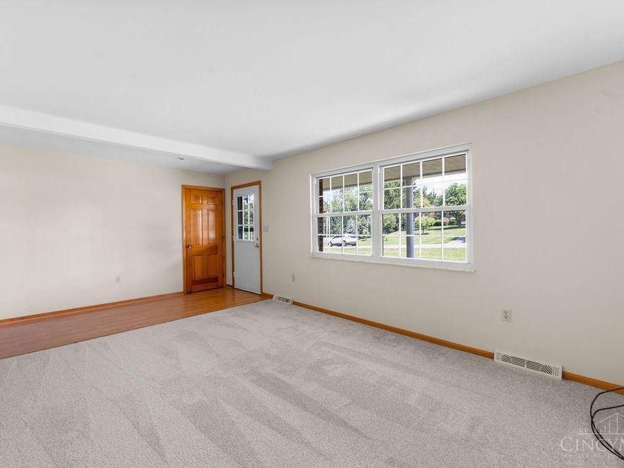 9334 Meadow Ridge Drive, West Chester, OH 45241 Photo 7