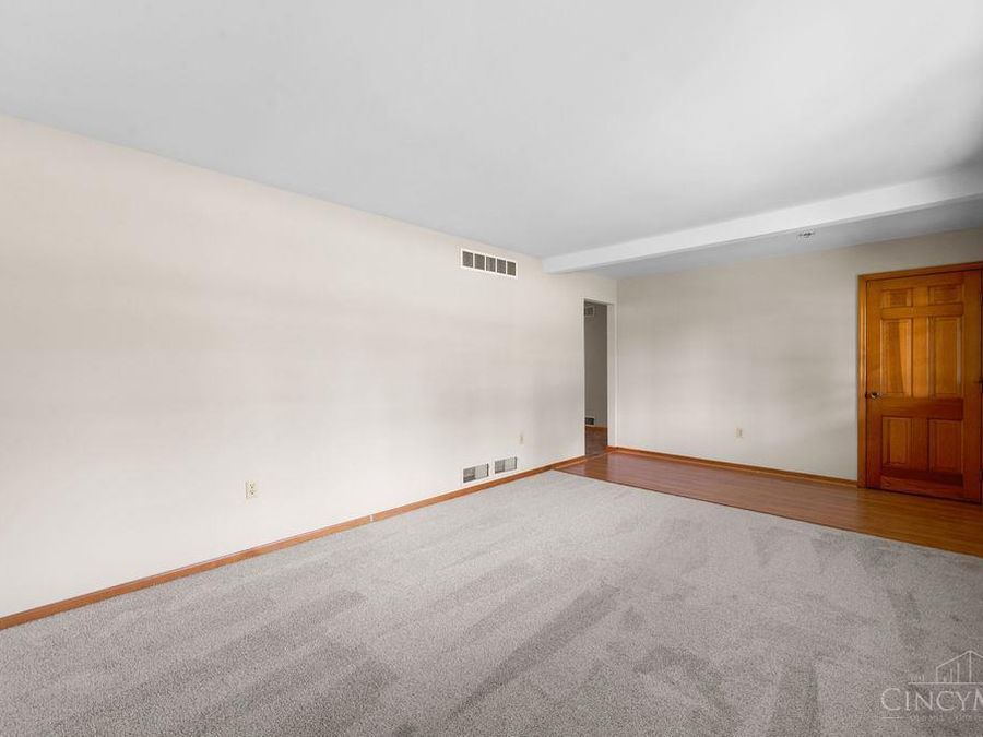 9334 Meadow Ridge Drive, West Chester, OH 45241 Photo 8