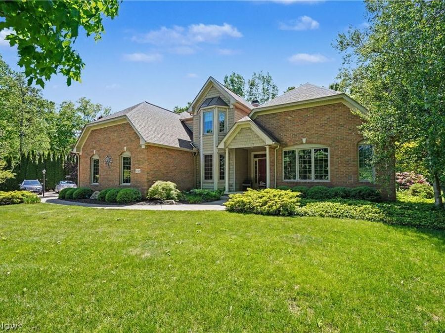 1250 Woodsview Drive , Akron, OH 44313 Photo 1