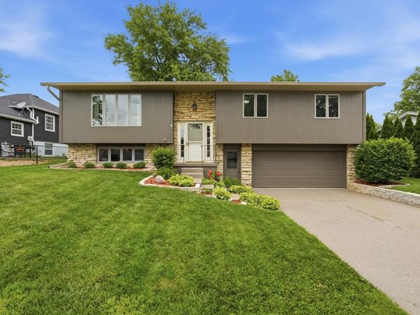 836 W 57th Street , Davenport, IA 52806