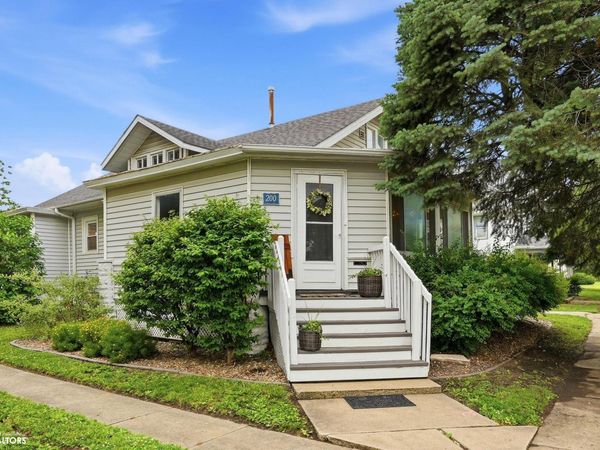 200 S Chestnut, New London, IA 52645