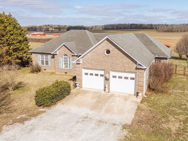 185 LEATH LN, Finger, TN 38334