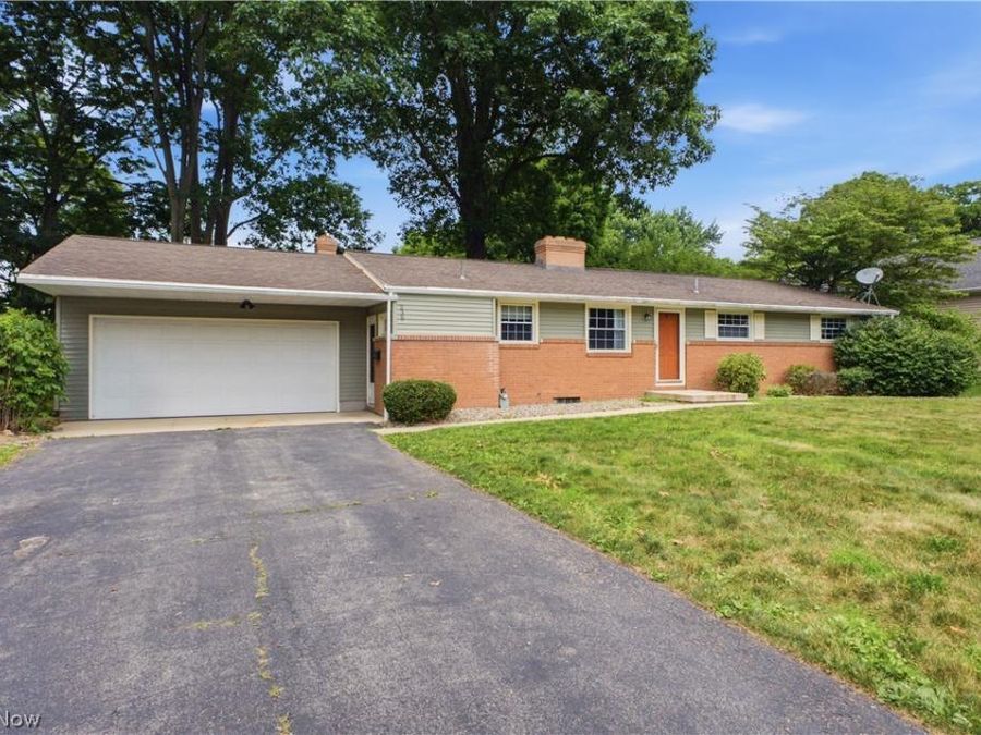 236 Manor Drive , Columbiana, OH 44408 Photo 1