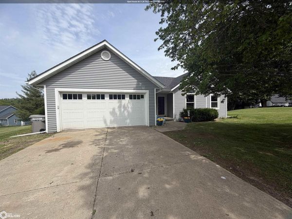 2068 Golfview Circle, Centerville, IA 52544