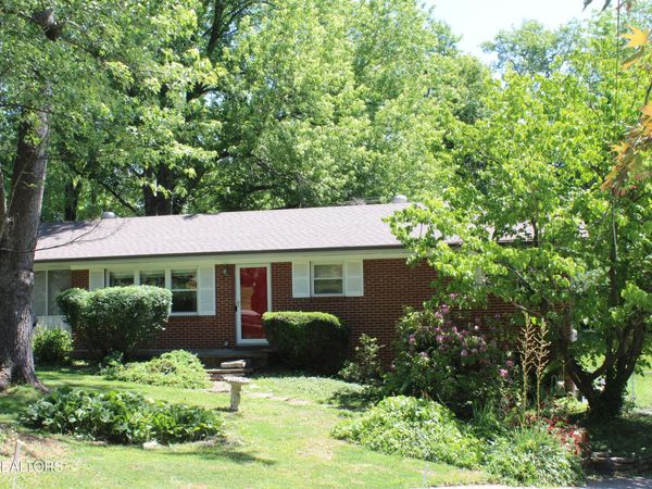 2704 Roland Lane, Knoxville, TN 37931