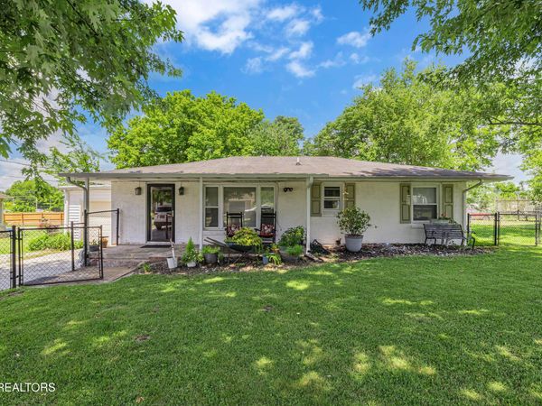 222 S Oakwood Ave, Clinton, TN 37716