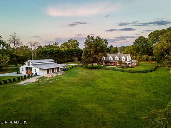 1834 Turkey Pen Lane, Lenoir City, TN 37772
