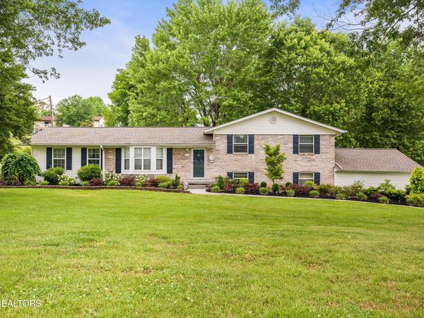 905 N East End Rd, Strawberry Plains, TN 37871