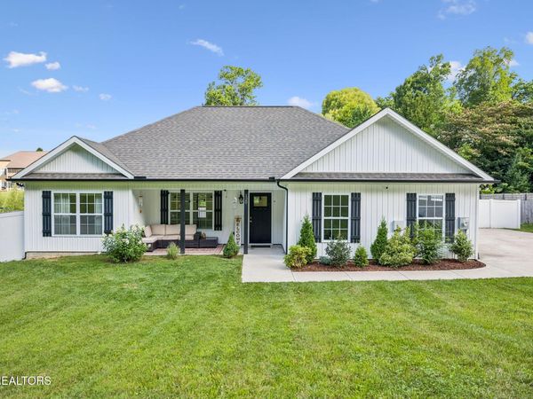120 Breezewood Circle, Clinton, TN 37716