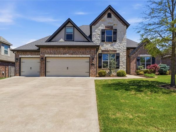 100 NW Highland Road , Bentonville, AR 72712