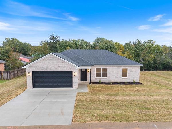 401 Parkway , Morrilton, AR 72110