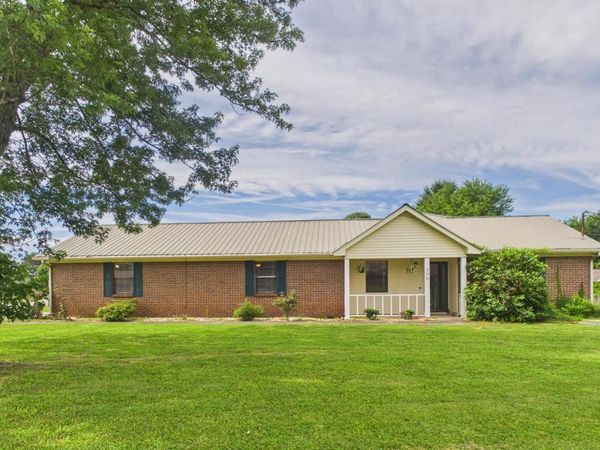 200 Silverwood Lane NE, Hazel Green, AL 35750