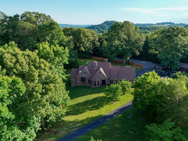 420 Fairway Estates Drive, Blountville, TN 37617