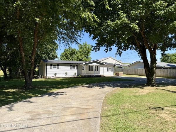 1035 Lakeside Rd , Madisonville, TN 37354