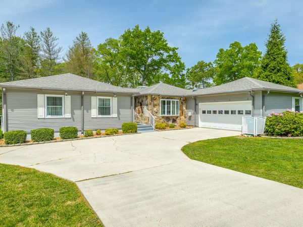 210 Cardinal Loop, Crossville 38555