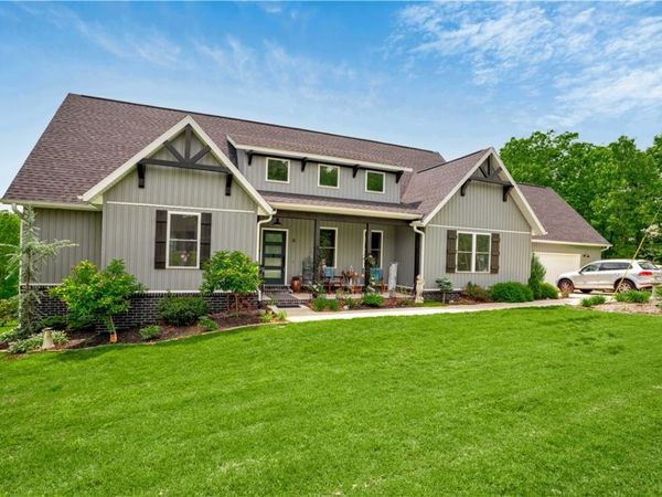 8 Hawthorn Lane , Bella Vista, AR 72715