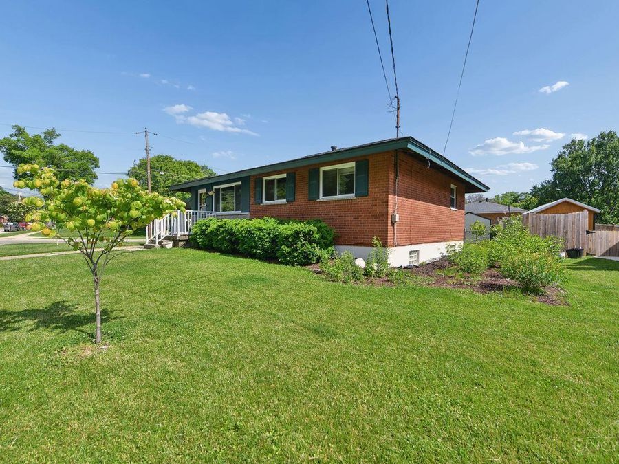 7089 Bluecrest Drive, Cincinnati, OH 45230 Photo 2
