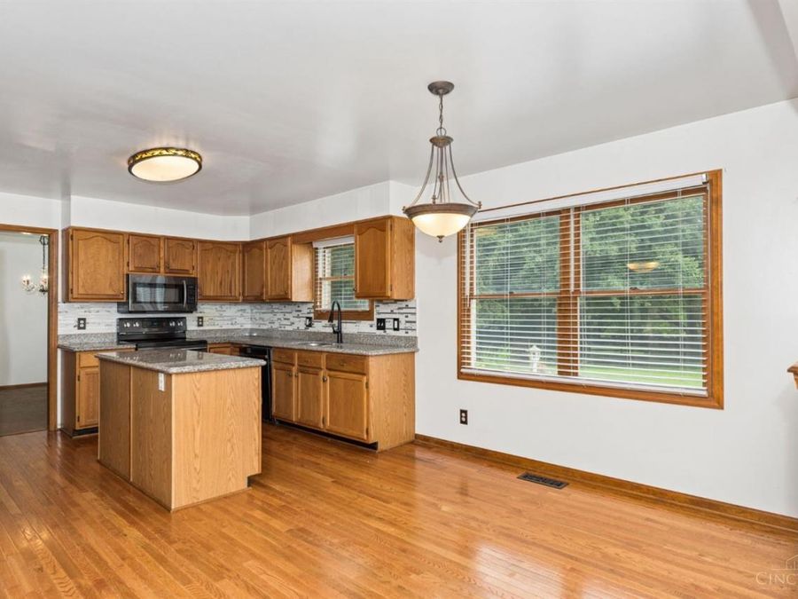 1806 Chapel Woods Drive, Batavia Township, OH 45103 Photo 6