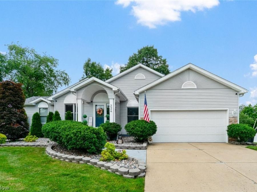 224 Misty Woods Court , Struthers, OH 44471 Photo 1