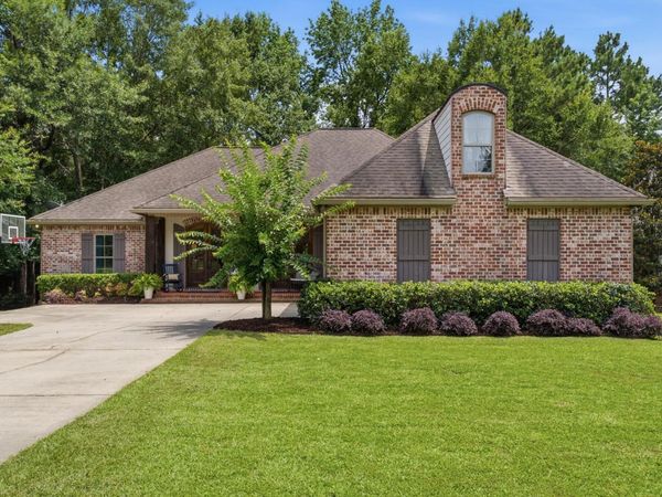 15 W Donnington, Hattiesburg, MS 39402