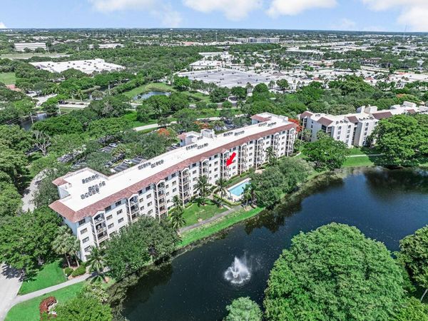 2105 Lavers Circle, Unit 306, Delray Beach, FL 33444