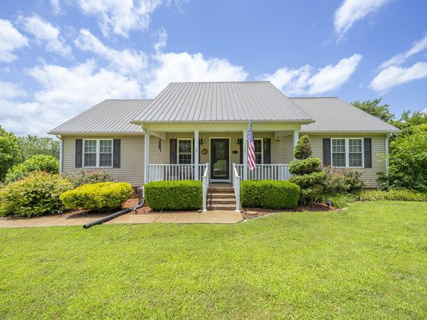 246 Forrest Ave , Clifton, TN 38425