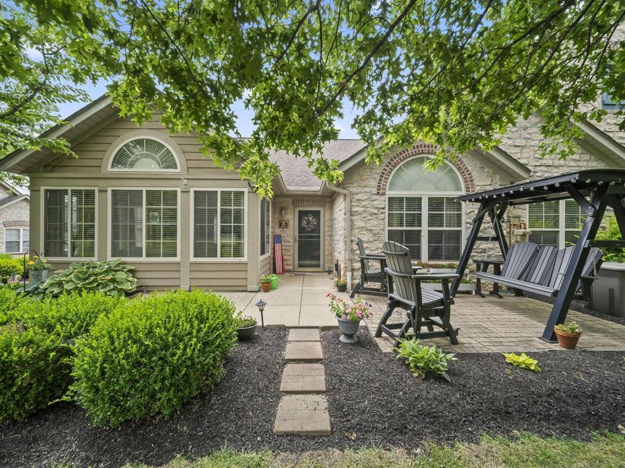 217 Stonegate Loop , Pataskala, OH 43062 Photo 1
